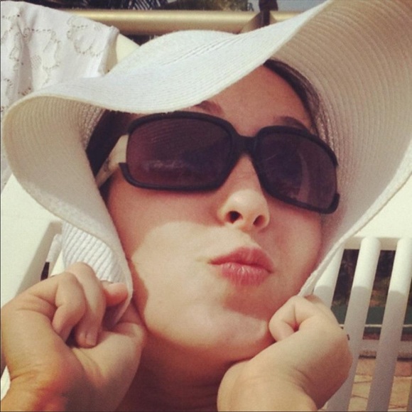 Meet your Posher, Anna - Picture 1 of 2